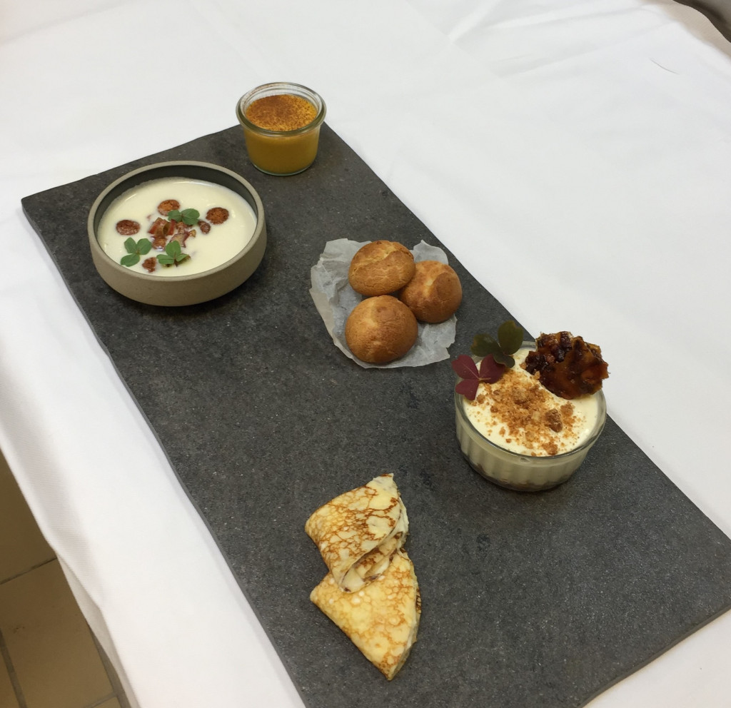 Elever på TECHCOLLEGE i Aalborg har fremstillet oste og efterfølgende anvendt dem i retter.