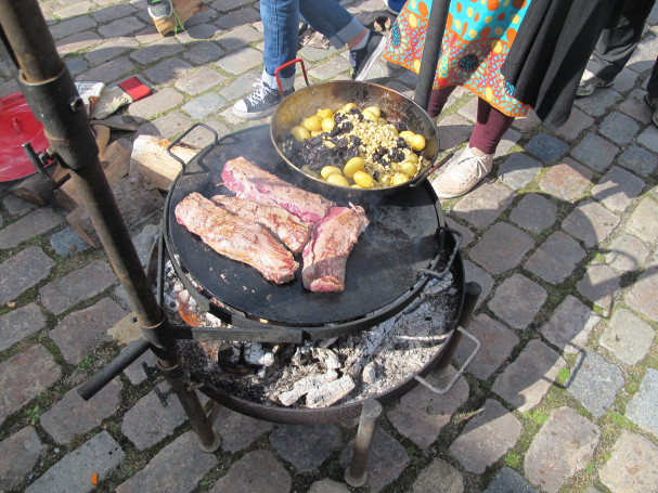 Dådyrfilet steges udendørs