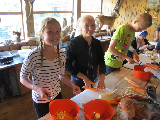 Elever tilbereder rodfrugter