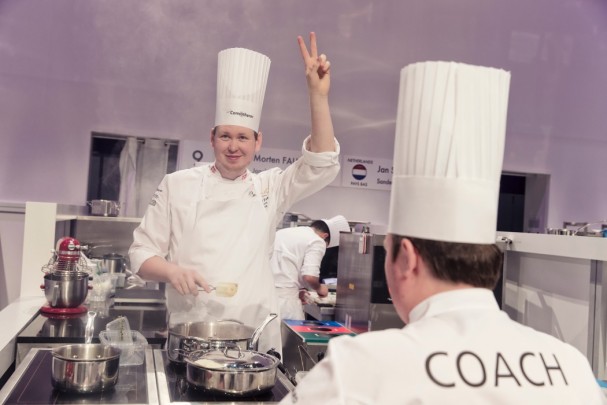 Den danske Bocuse d’Or-deltager Morten Falk i konkurrencekøkkenet. Foto: Montgomery Den danske Bocuse d’Or-deltager Morten Falk i konkurrencekøkkenet. Foto: Montgomery