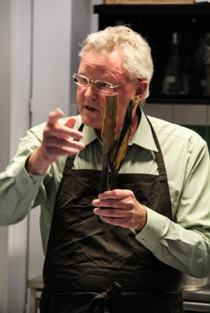 Professor Ole G. Mouritsen fremhæver menneskets trang til umami som en væsentlig faktor i vores madvaner. Foto: Julia Sick