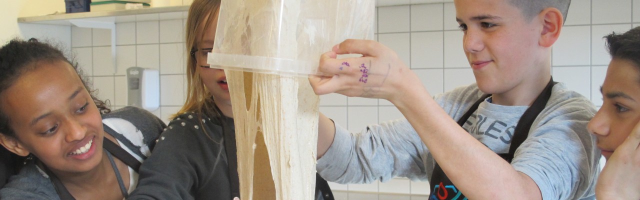 5D Brøndbyøster Skole bager brød med surdej på Nordic Food Lab