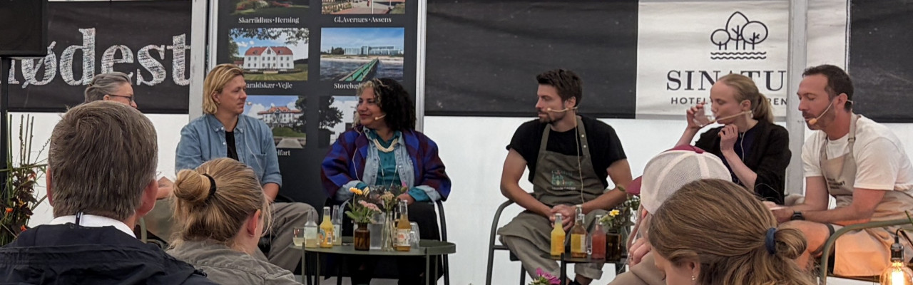 Elevambassadørerne Liv Nielsen og Mads Dahl Bohsen i debat på Klimafolkemødet. Foto: Mikael Schneider