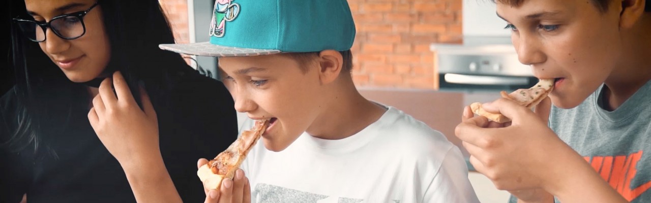 Smag kan skabe og understrege fællesskaber, og vi kan som regel hurtigt enes om en smag, vi er fælles om. Foto: Docfilm Smag kan skabe og understrege fællesskaber, og vi kan som regel hurtigt enes om en smag, vi er fælles om. Foto: Docfilm