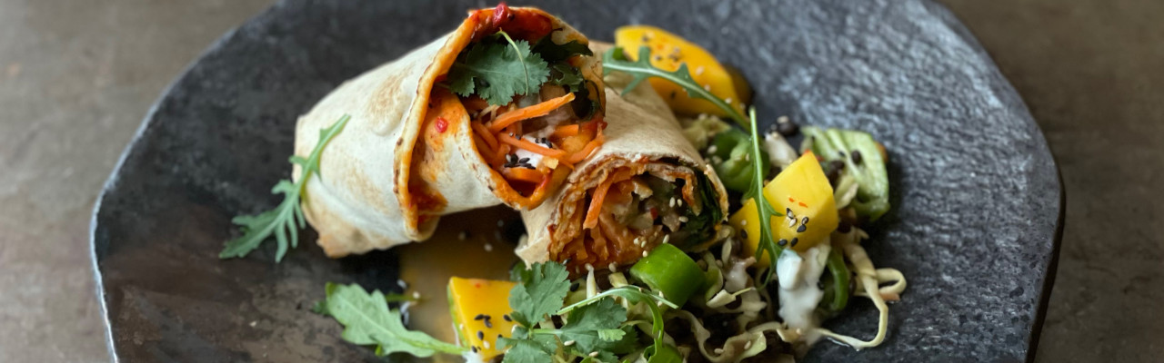Fladbrød med ajvar, andebryst, ingefærgulerod mv. Foto: Styrbæks