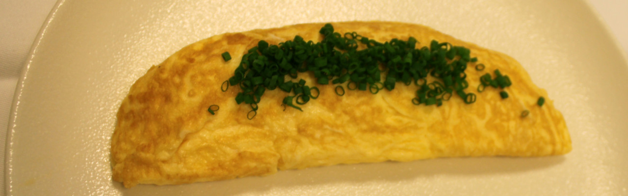 En klassisk fransk omelet er cigarformet. Foto: Simon Sørensen En klassisk fransk omelet er cigarformet. Foto: Simon Sørensen