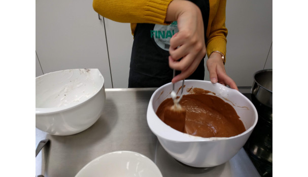 Chokoladesouffle undervejs. Her udnyttes æggets egenskaber som hævemiddel. Foto: Majbritt Pless