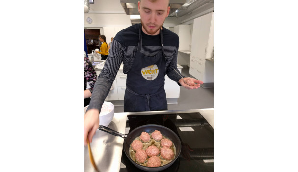 Så skal der steges. Foto: Majbritt Pless Så skal der steges. Foto: Majbritt Pless