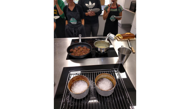 De færdige souffleer, hvor der er dannet damp indeni under bagningen. Foto: Majbritt Pless De færdige souffleer, hvor der er dannet damp indeni under bagningen. Foto: Majbritt Pless