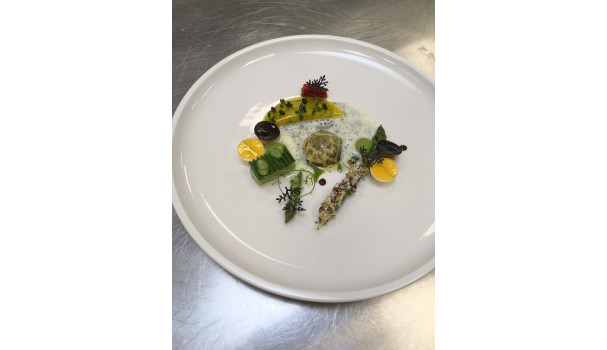 Det bliver dele af denne smukke og krævende servering, som 13-18-årige kan prøve kræfter med i workshoppen. Foto: Simon Sørensen