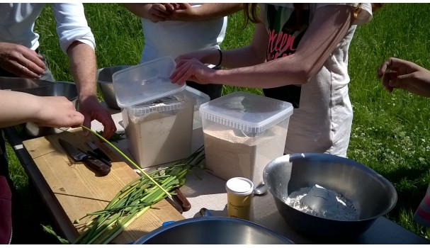 Dej til pandebrød med urter. Foto: Majbritt Pless Dej til pandebrød med urter. Foto: Majbritt Pless