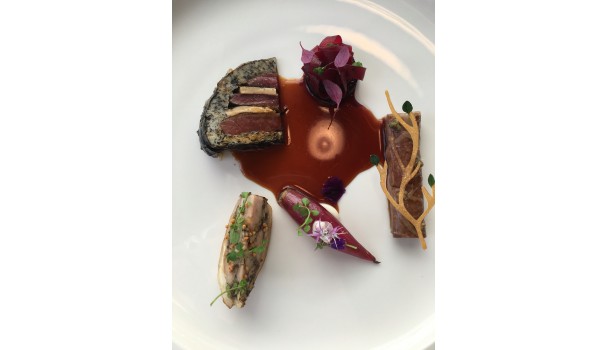 Sådan så Morten Falks tallerken ud ved Bocuse d’Or Europa-konkurrencen. Foto: Morten Falk